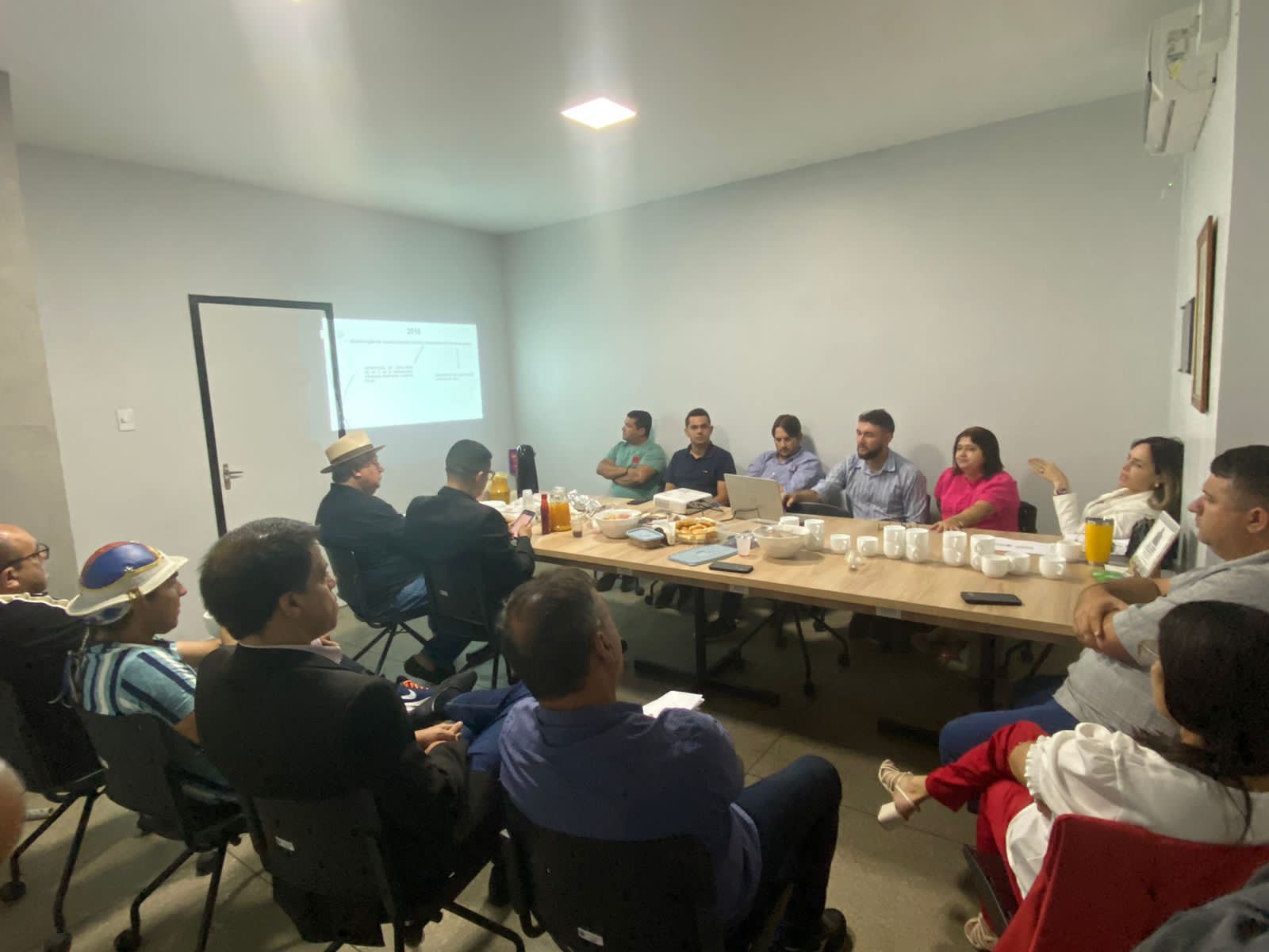 A Diretoria do IPRESB  esteve reunida na última quarta-feira, 3, para apresentação da Avaliação Atuarial 2023 e do Relatório de Contas dos anos de 2015 a 2023.